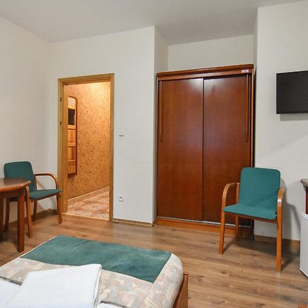 Lesny Osrodek Szkoleniowy W Puszczykowie Puszczykowo Exterior foto